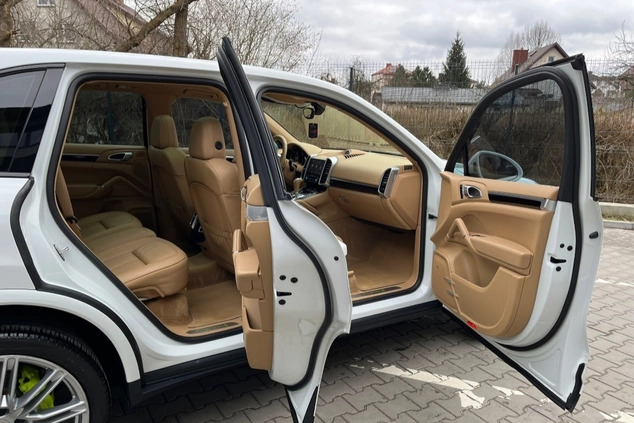 Porsche Cayenne cena 189000 przebieg: 97000, rok produkcji 2017 z Piaski małe 232